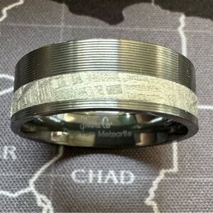 Men's Shane Co. two toned zirconium meteorite ring size 11.